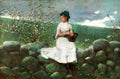 Quadro decorativo "A Peach Blow" de Winslow Homer, mostrando uma mulher sentada em um muro de pedras sob uma árvore de pessegueiro florida, com um pássaro azul ao fundo.