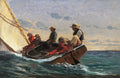 Quadro decorativo da obra 'Breezing Up' de Winslow Homer, mostrando um barco à vela com jovens marinheiros em um mar agitado sob um céu nublado.