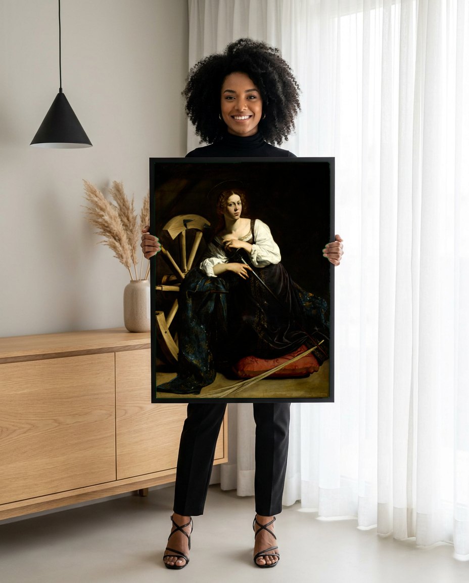 Quadro Decorativo Santa Catarina de Alexandria - Caravaggio | modelo apresentando o quadro emoldurado