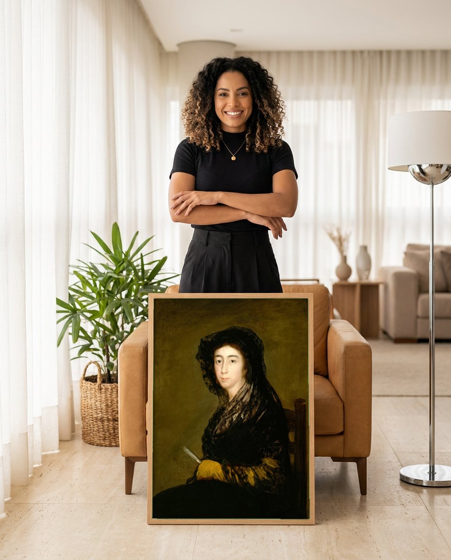 Quadro Decorativo Retrato de Senhora - Goya | modelo apresentando o quadro emoldurado